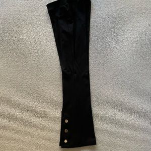NWT Stretchy  capri  pants with golden buttons  at ankles